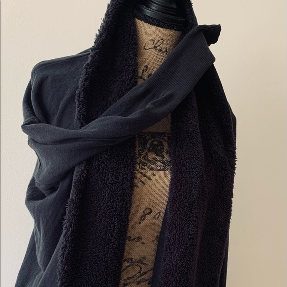 GapBody Cozy Yoga Sweater or Wrap With Faux Fur Trim - Picture 6 of 7